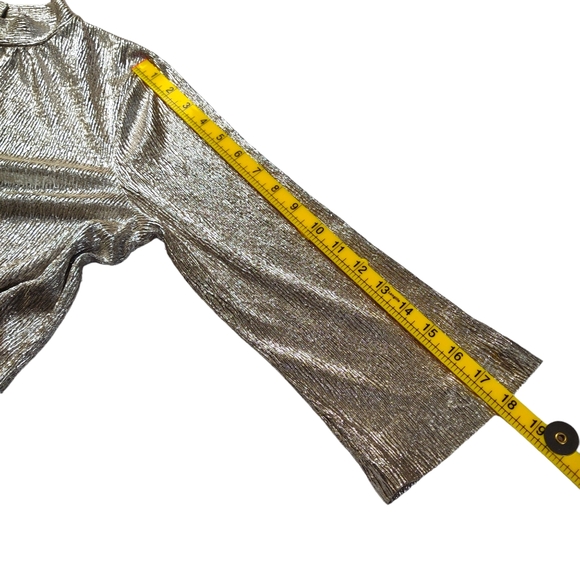 Express‎ Metallic Gold Crinkle Going out Top Cutout Size Medium - Picture 7 of 7